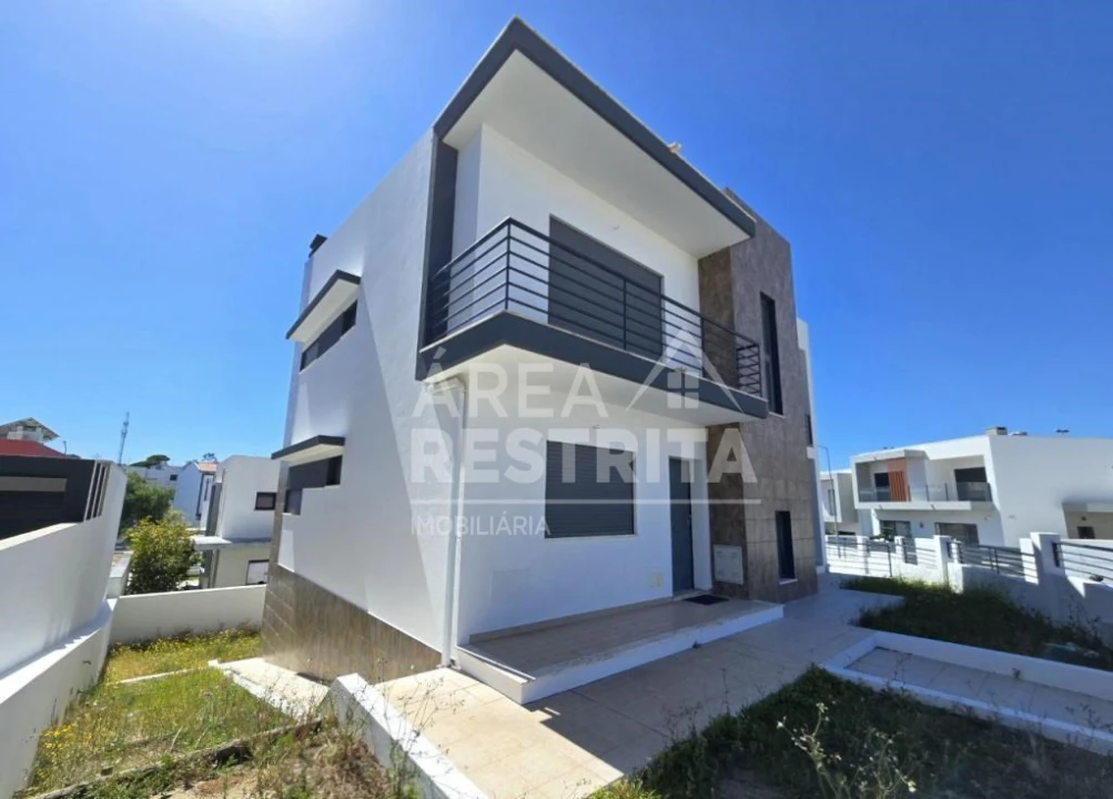 Moradia T5 para Venda em Laranjeiro e Feijó Foto 3