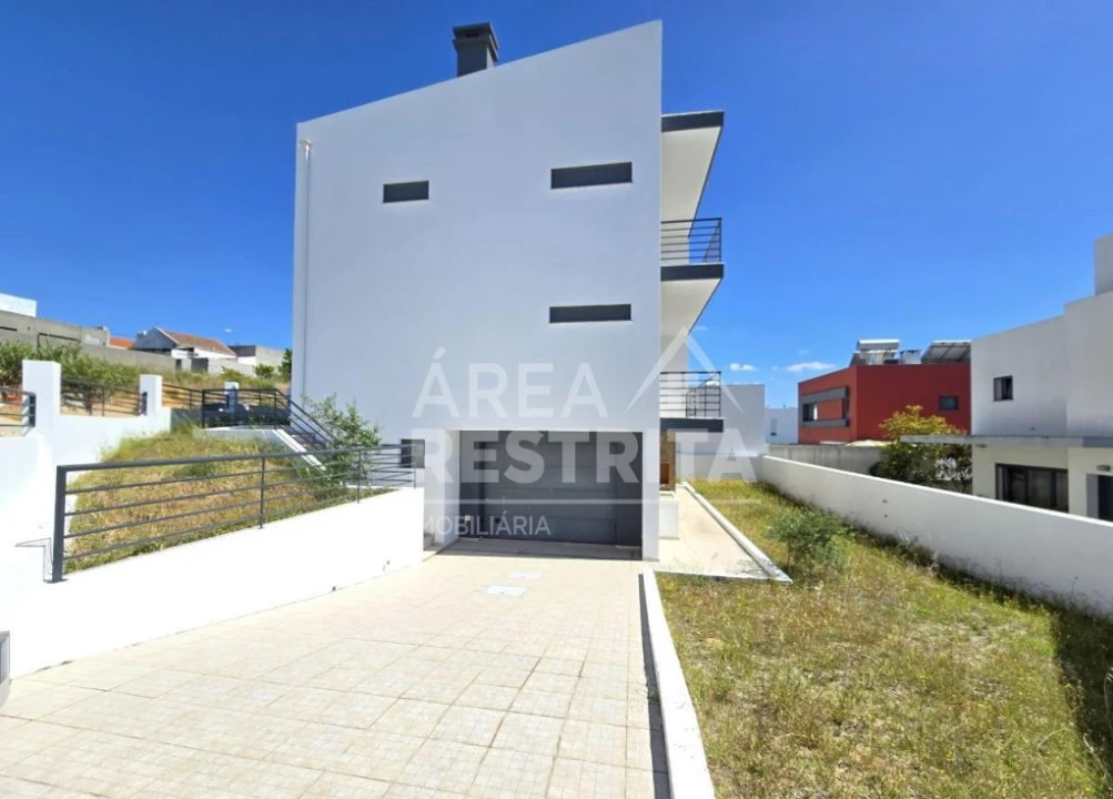 Moradia T5 para Venda em Laranjeiro e Feijó Foto 5
