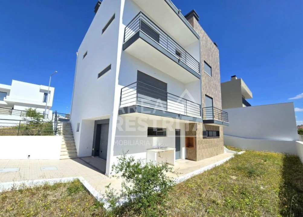 Moradia T5 para Venda em Laranjeiro e Feijó Foto 6