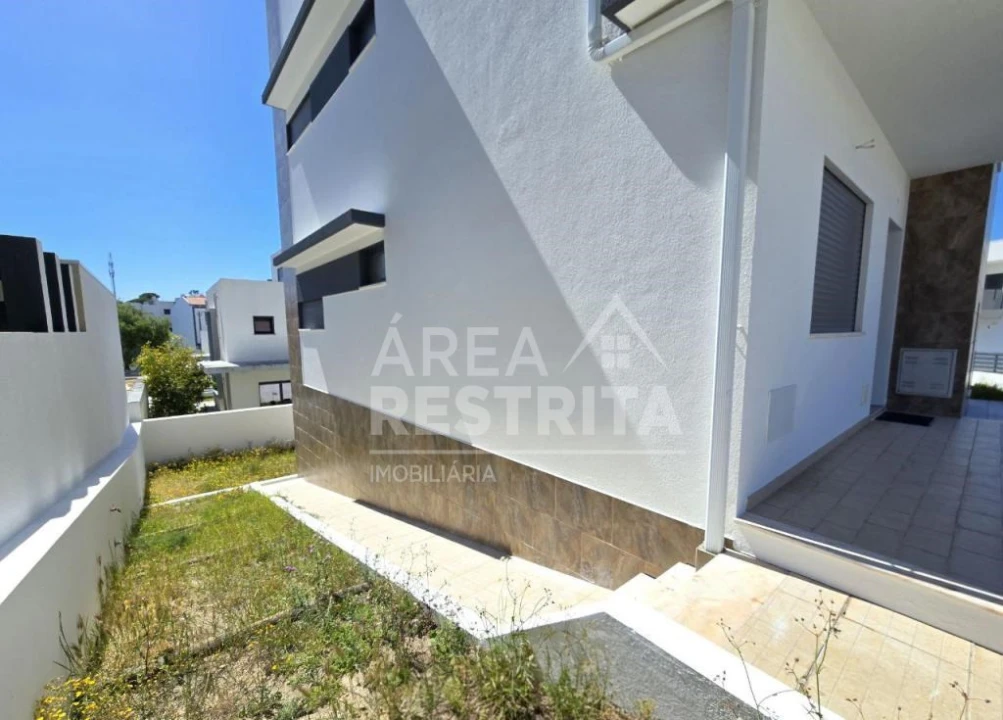 Moradia T5 para Venda em Laranjeiro e Feijó Foto 8