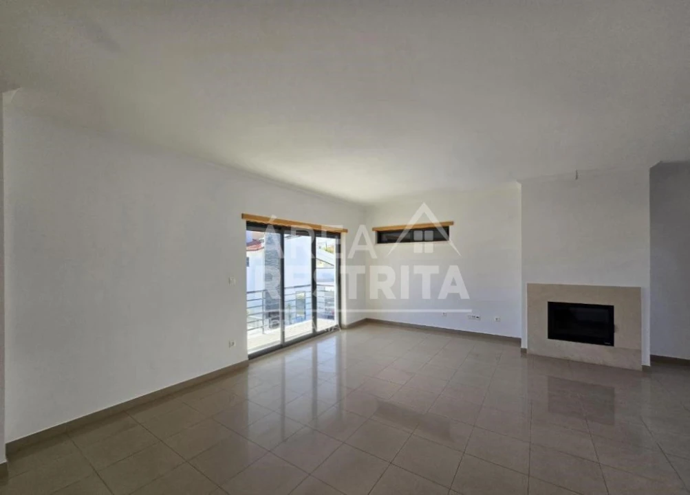 Moradia T5 para Venda em Laranjeiro e Feijó Foto 12