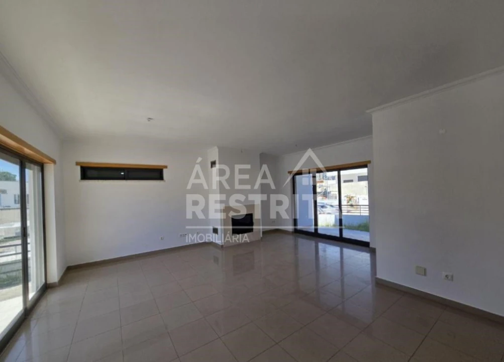 Moradia T5 para Venda em Laranjeiro e Feijó Foto 13