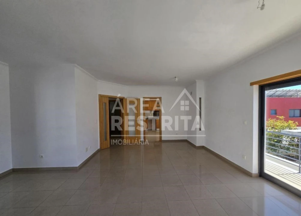 Moradia T5 para Venda em Laranjeiro e Feijó Foto 16
