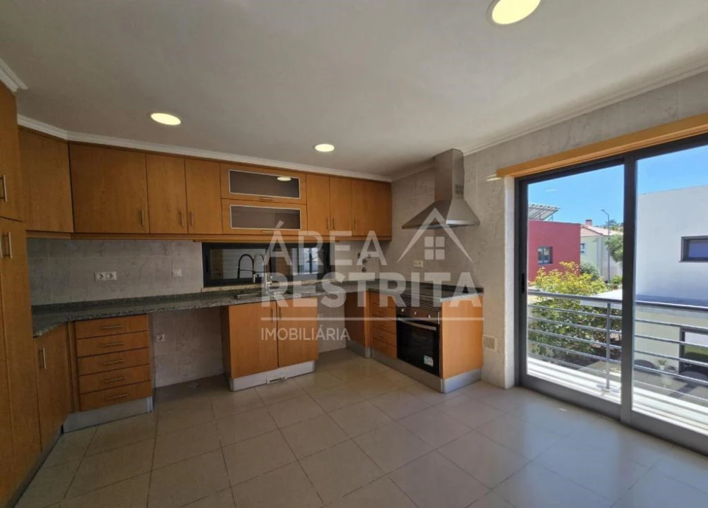 Moradia T5 para Venda em Laranjeiro e Feijó Foto 17