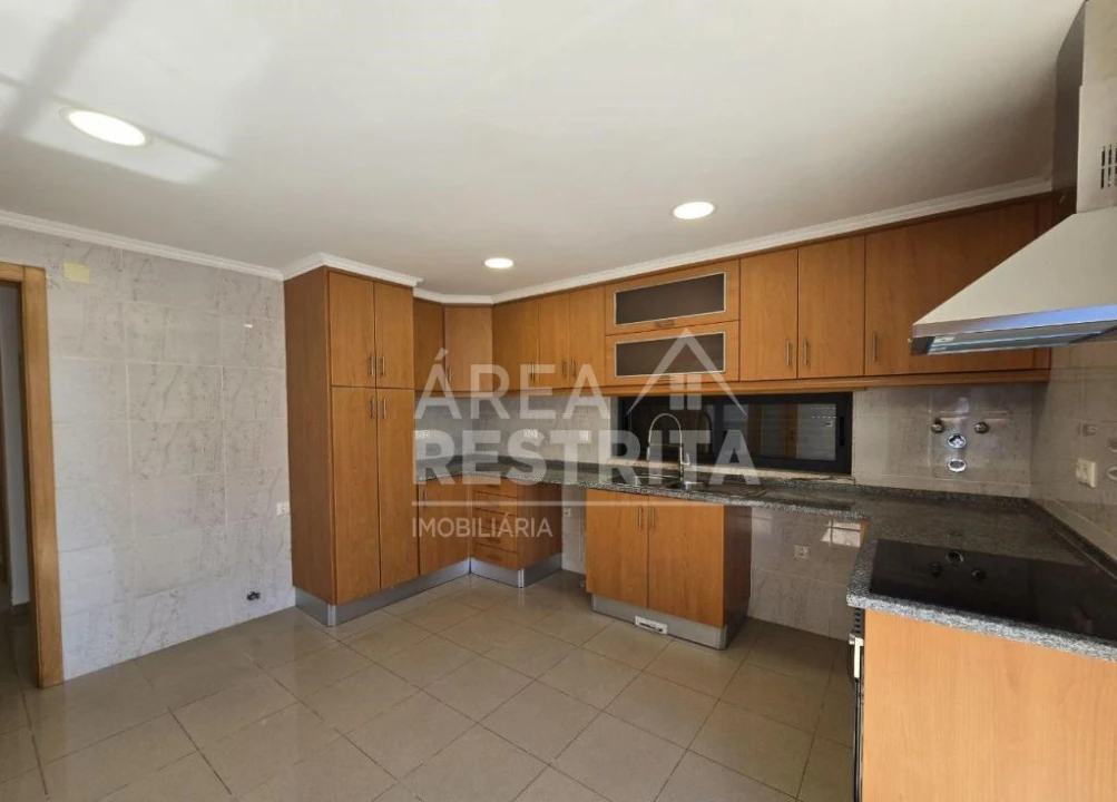 Moradia T5 para Venda em Laranjeiro e Feijó Foto 20