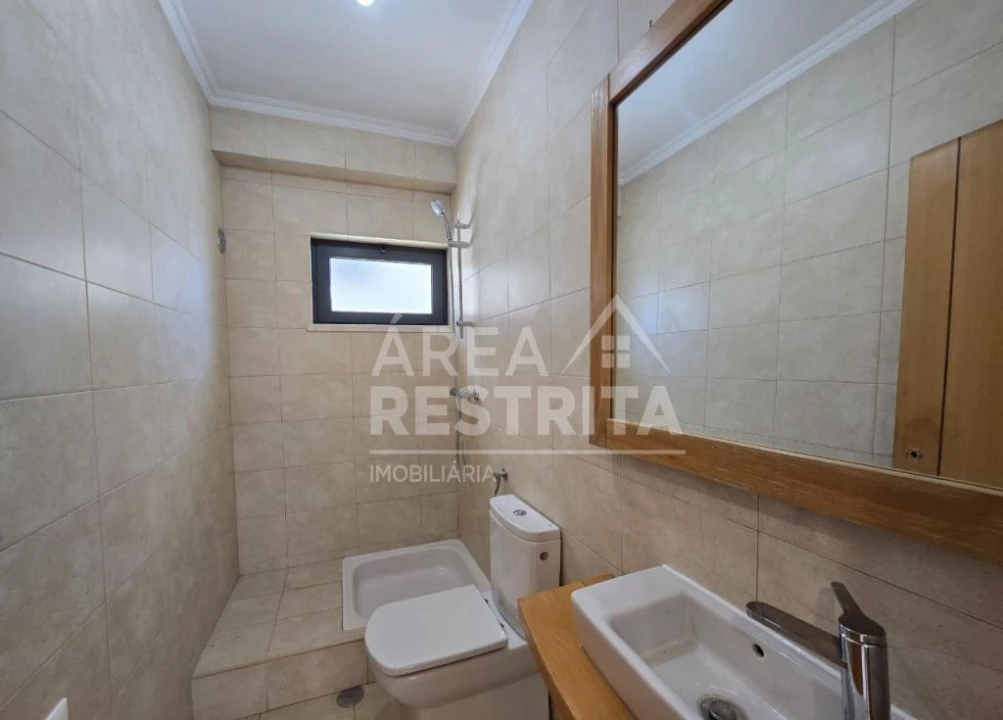 Moradia T5 para Venda em Laranjeiro e Feijó Foto 24