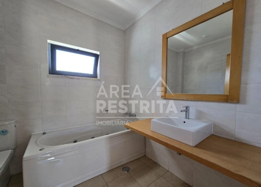 Moradia T5 para Venda em Laranjeiro e Feijó Foto 30