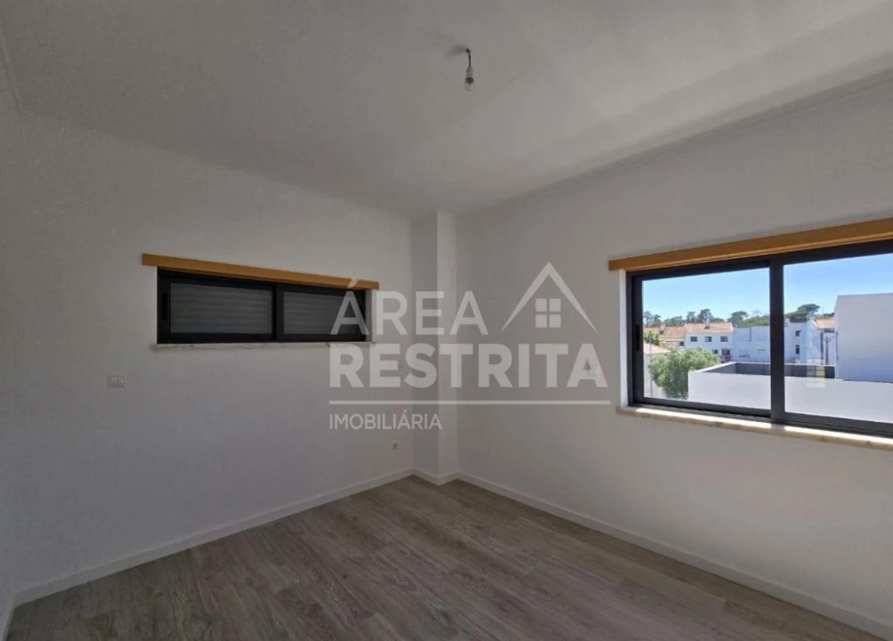 Moradia T5 para Venda em Laranjeiro e Feijó Foto 32