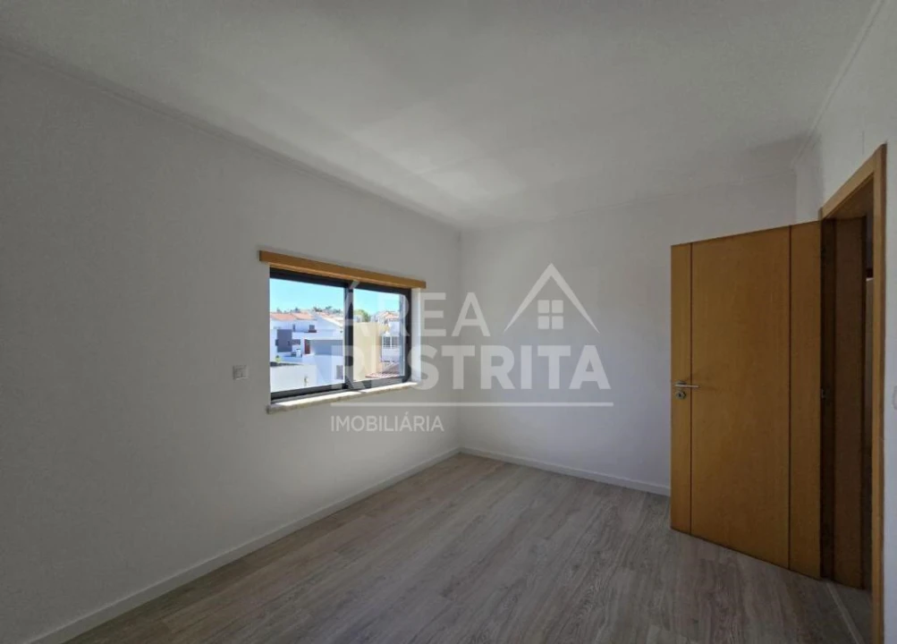 Moradia T5 para Venda em Laranjeiro e Feijó Foto 33