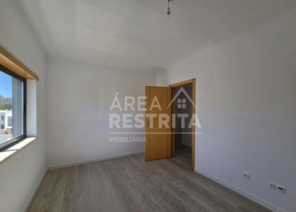 Moradia T5 para Venda em Laranjeiro e Feijó Foto 34