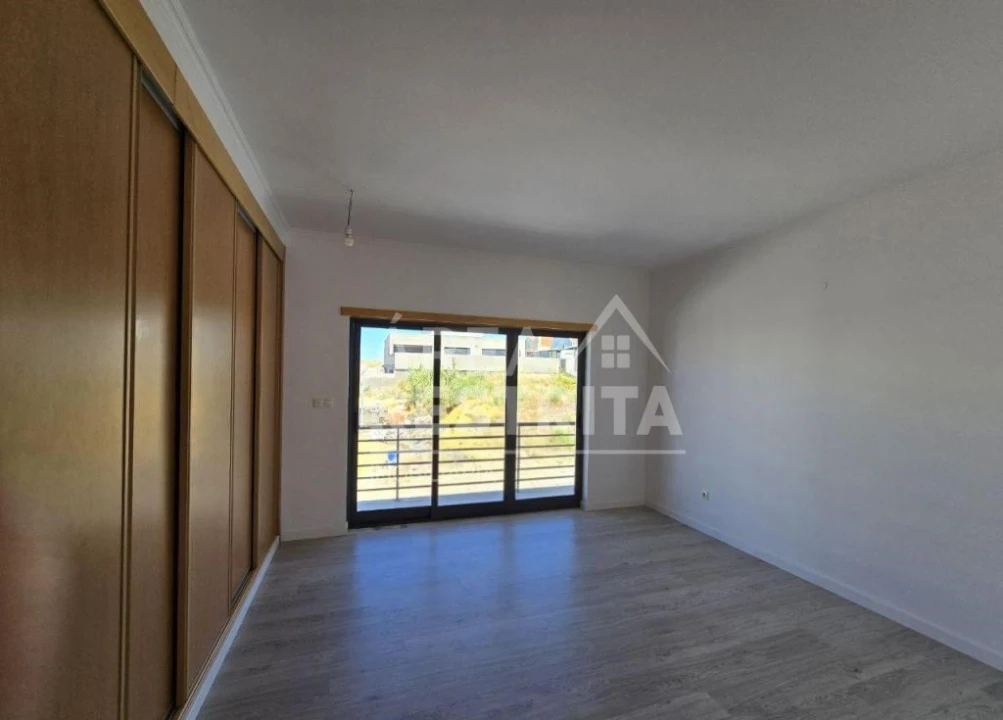 Moradia T5 para Venda em Laranjeiro e Feijó Foto 35