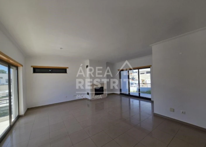 Moradia T5 para Venda em Laranjeiro e Feijó Foto 13