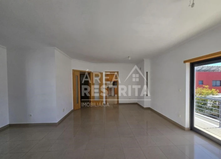 Moradia T5 para Venda em Laranjeiro e Feijó Foto 16