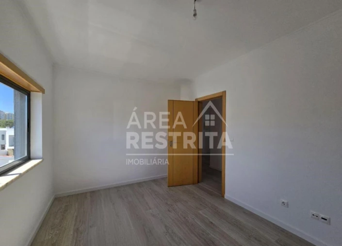 Moradia T5 para Venda em Laranjeiro e Feijó Foto 34