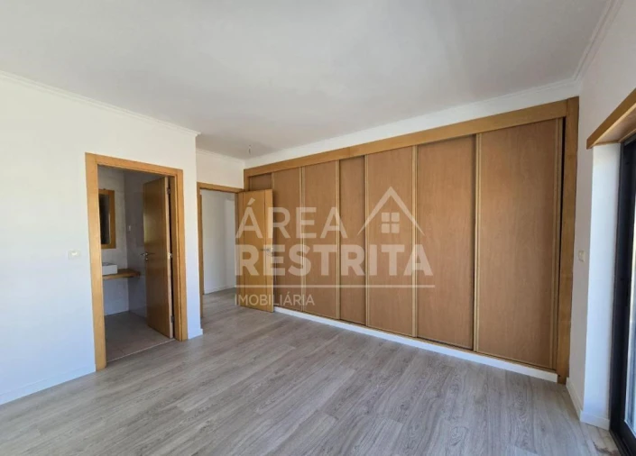 Moradia T5 para Venda em Laranjeiro e Feijó Foto 37