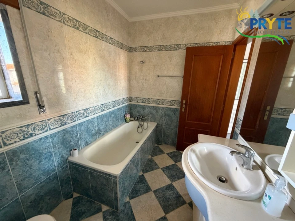 Moradia T2 para Venda em Troviscal Foto 33