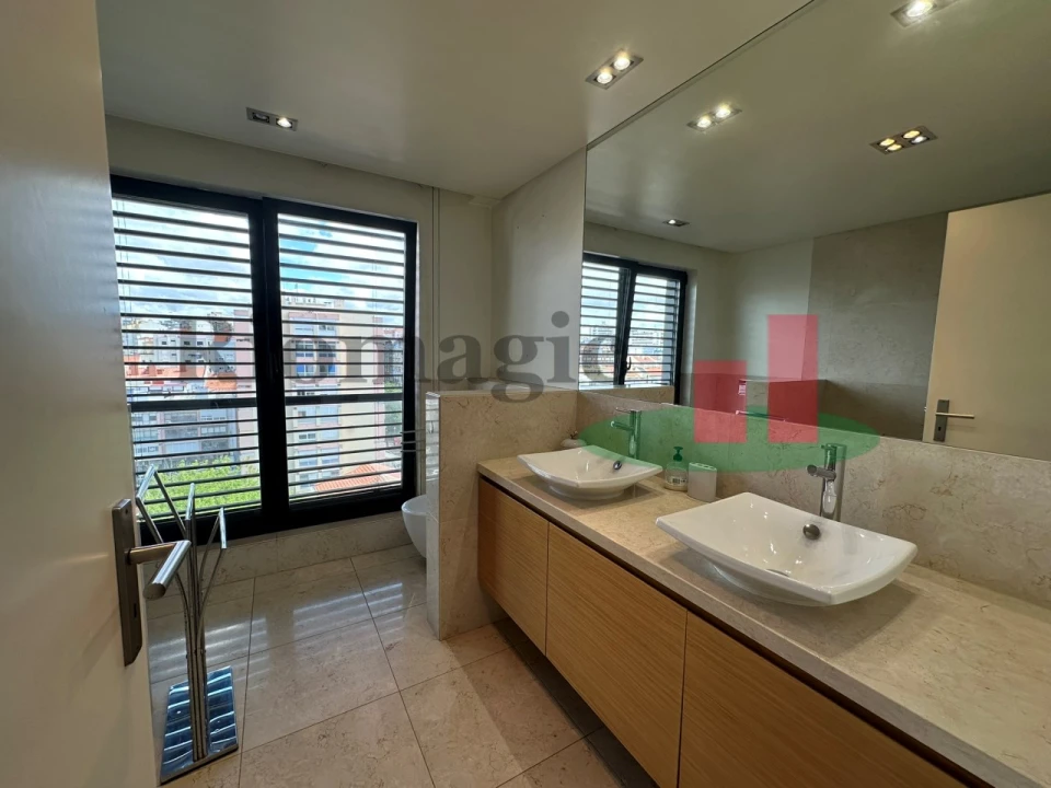 Apartamento T3 para Arrendamento em Benfica Foto 18