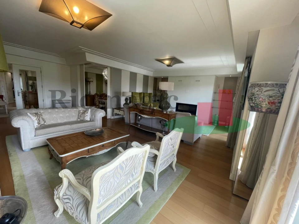 Apartamento T3 para Arrendamento em Benfica Foto 2