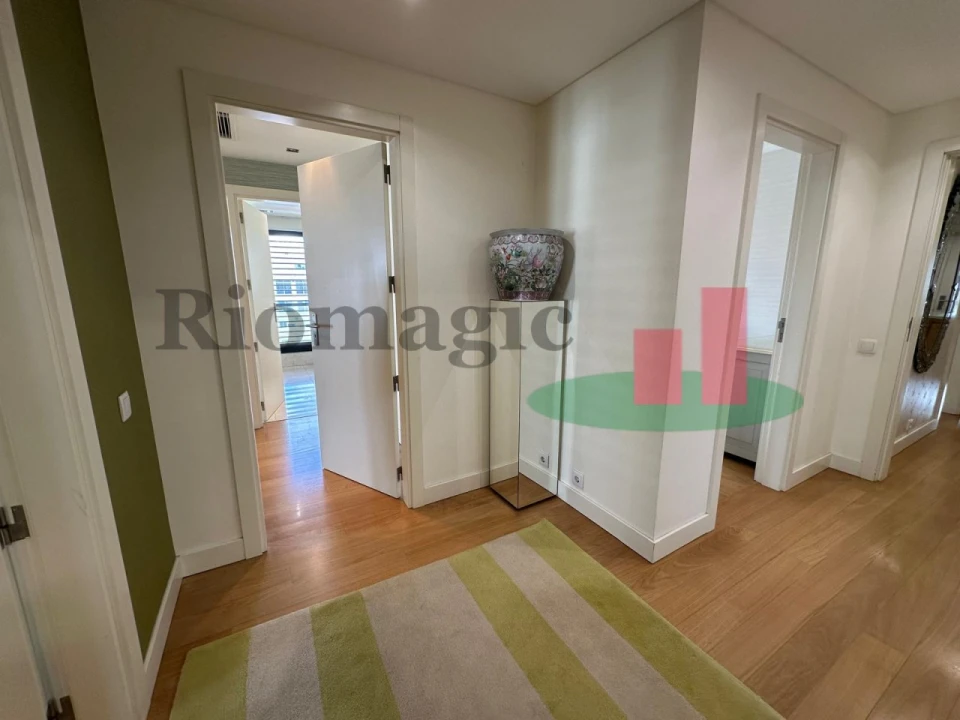 Apartamento T3 para Arrendamento em Benfica Foto 34