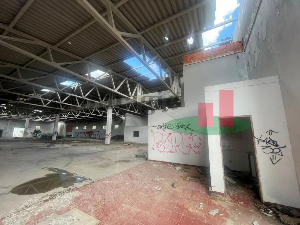 Armazém para Venda em Além da Ribeira e Pedreira Foto 7