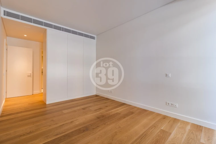 Apartamento T2 para Venda em Quarteira Foto 10