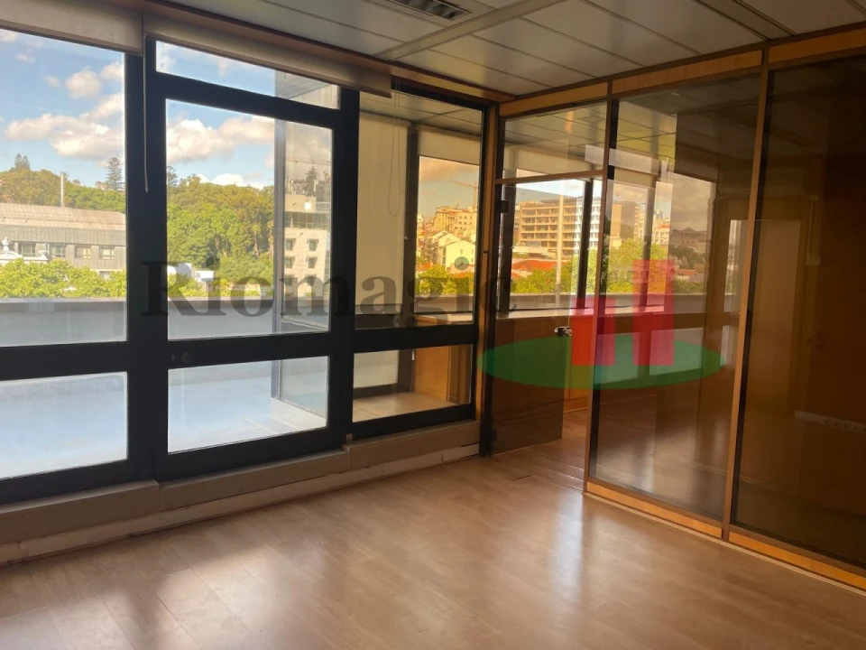 Escritório para Venda em Santo António Foto 25