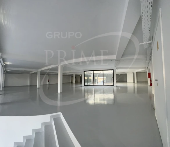 Armazém para Arrendamento em Paranhos Foto 4