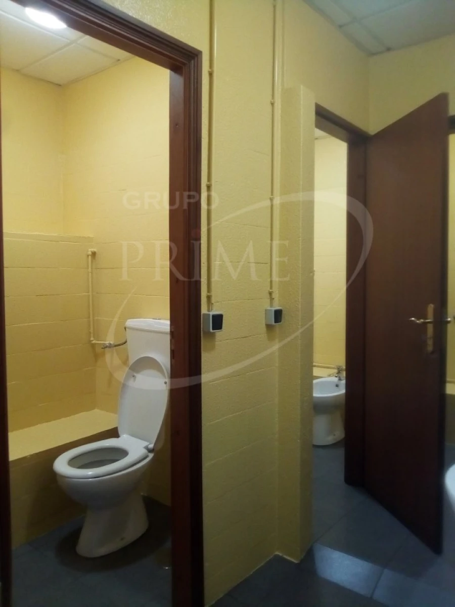 Armazém para Arrendamento em Paranhos Foto 8