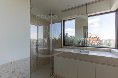 Apartamento T4 para Venda em Aldoar, Foz do Douro e Nevogilde