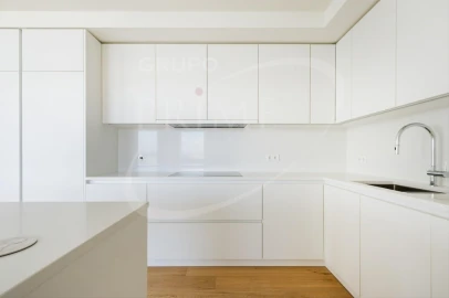 Apartamento T4 para Venda em Aldoar, Foz do Douro e Nevogilde
