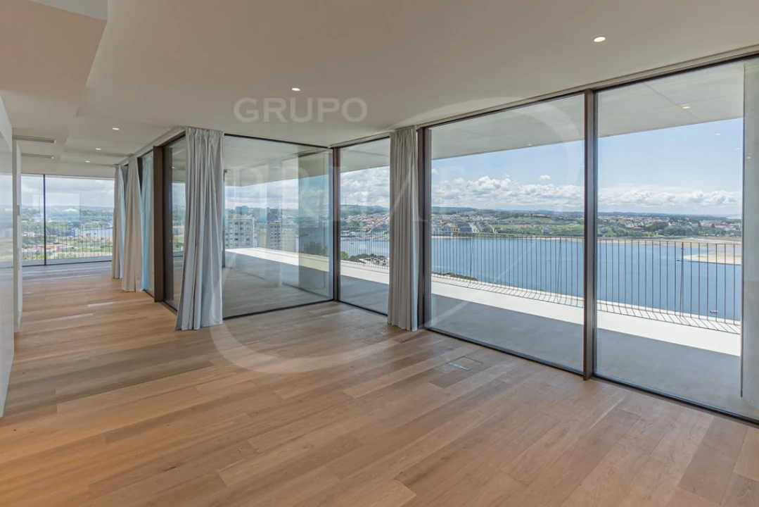 Apartamento T3 para Venda em Aldoar, Foz do Douro e Nevogilde Foto 1