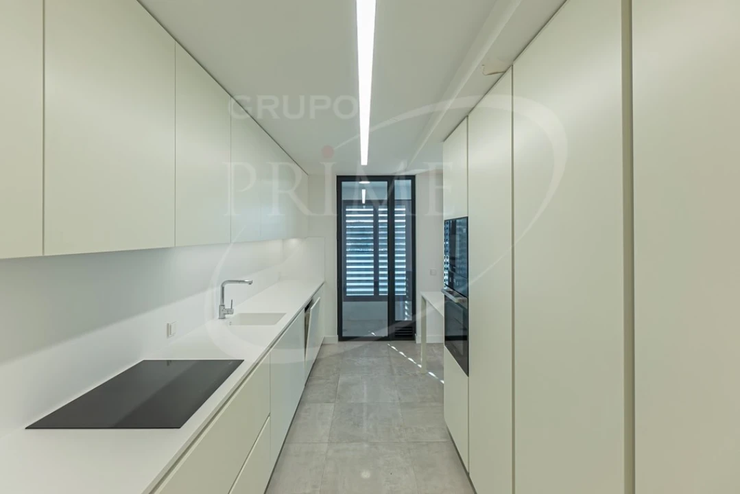 Apartamento T3 para Arrendamento em Lordelo do Ouro e Massarelos Foto 15