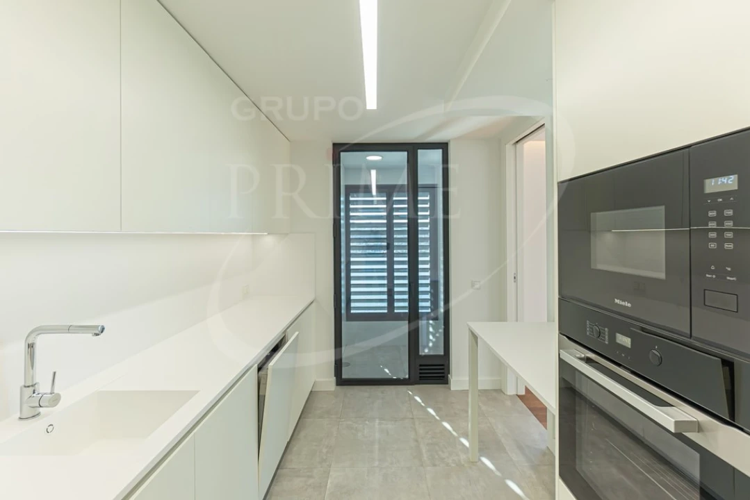 Apartamento T3 para Arrendamento em Lordelo do Ouro e Massarelos Foto 16