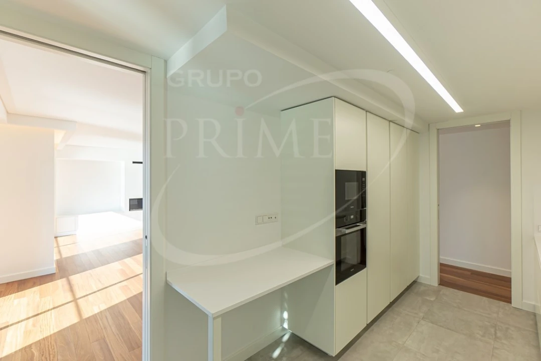 Apartamento T3 para Arrendamento em Lordelo do Ouro e Massarelos Foto 17