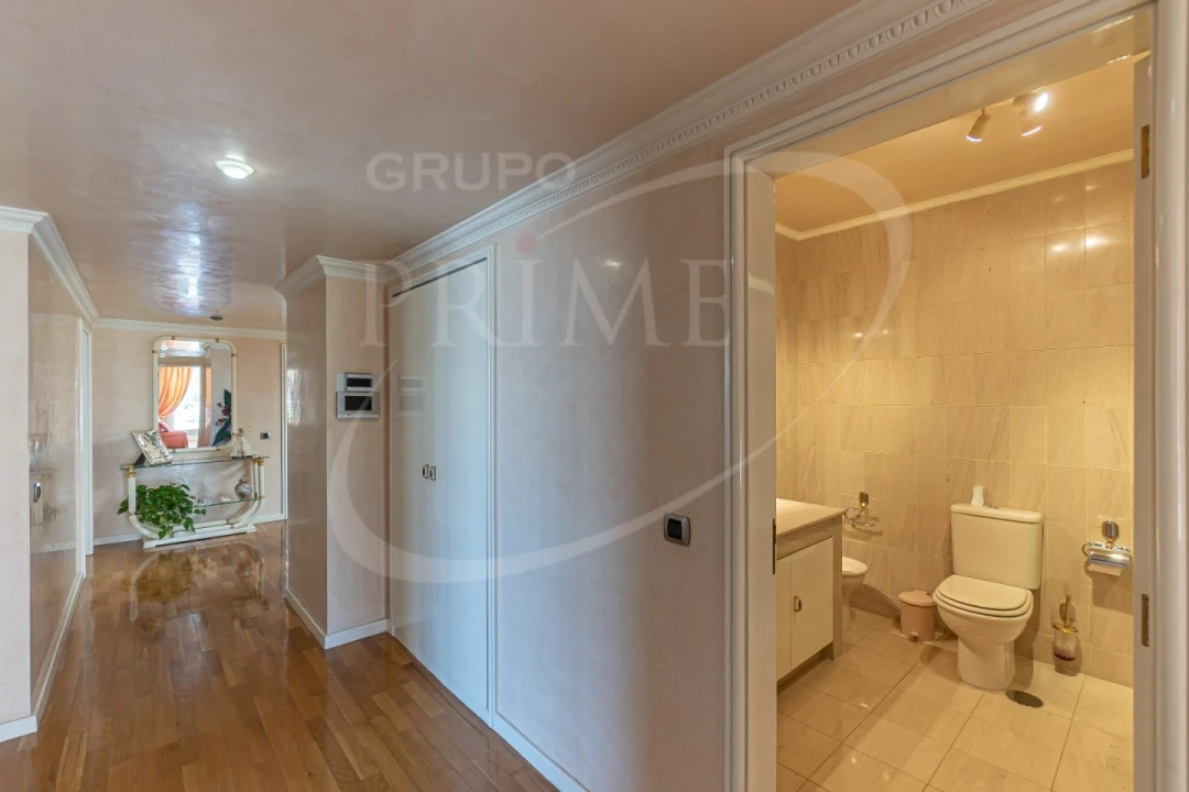 Apartamento T6 para Venda em Aldoar, Foz do Douro e Nevogilde Foto 14