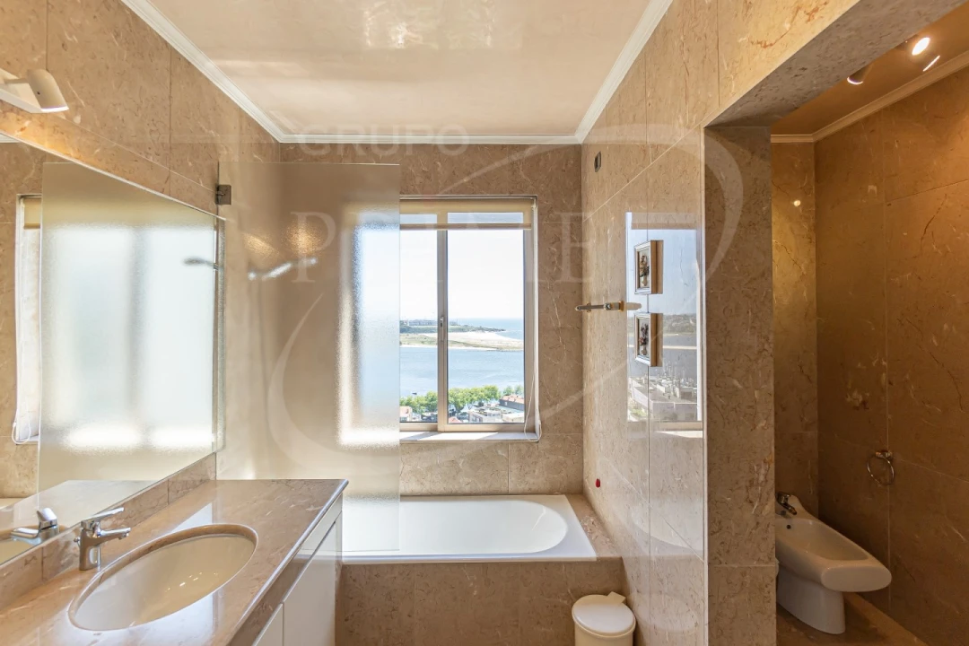Apartamento T6 para Venda em Aldoar, Foz do Douro e Nevogilde Foto 32