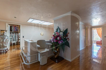 Apartamento T6 para Venda em Aldoar, Foz do Douro e Nevogilde