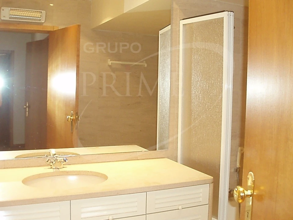 Apartamento T3 para Arrendamento em Aldoar, Foz do Douro e Nevogilde Foto 8