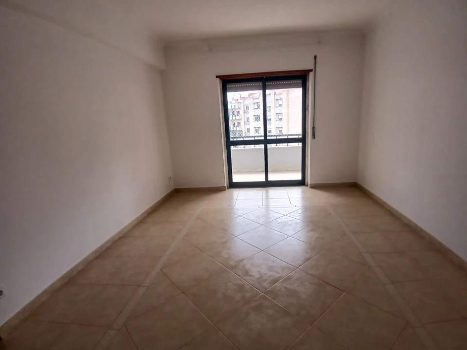 Apartamento T2 para Arrendamento em Algueirão-Mem Martins Foto 3