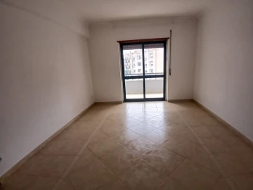 Apartamento T2 para Arrendamento em Algueirão-Mem Martins