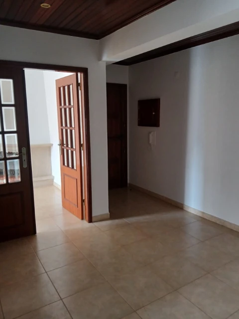 Apartamento T2 para Arrendamento em Algueirão-Mem Martins