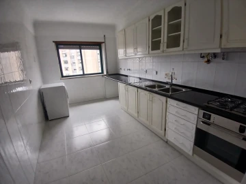 Apartamento T2 para Arrendamento em Algueirão-Mem Martins