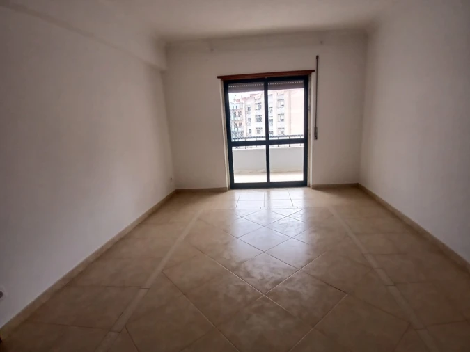 Apartamento T2 para Arrendamento em Algueirão-Mem Martins Foto 3