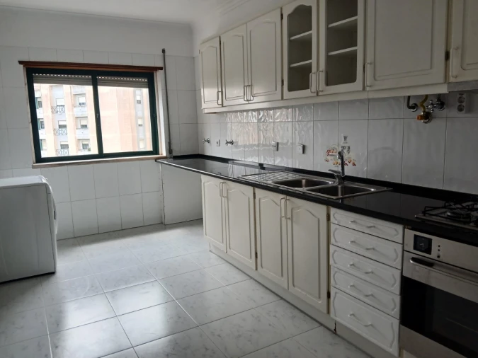 Apartamento T2 para Arrendamento em Algueirão-Mem Martins Foto 4