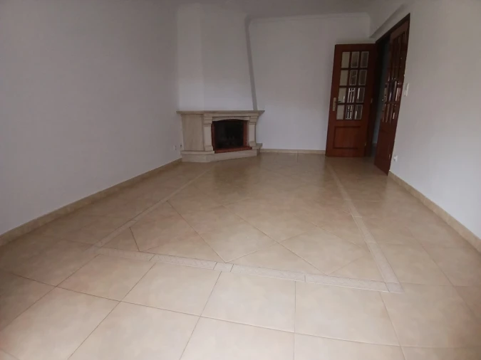 Apartamento T2 para Arrendamento em Algueirão-Mem Martins Foto 9