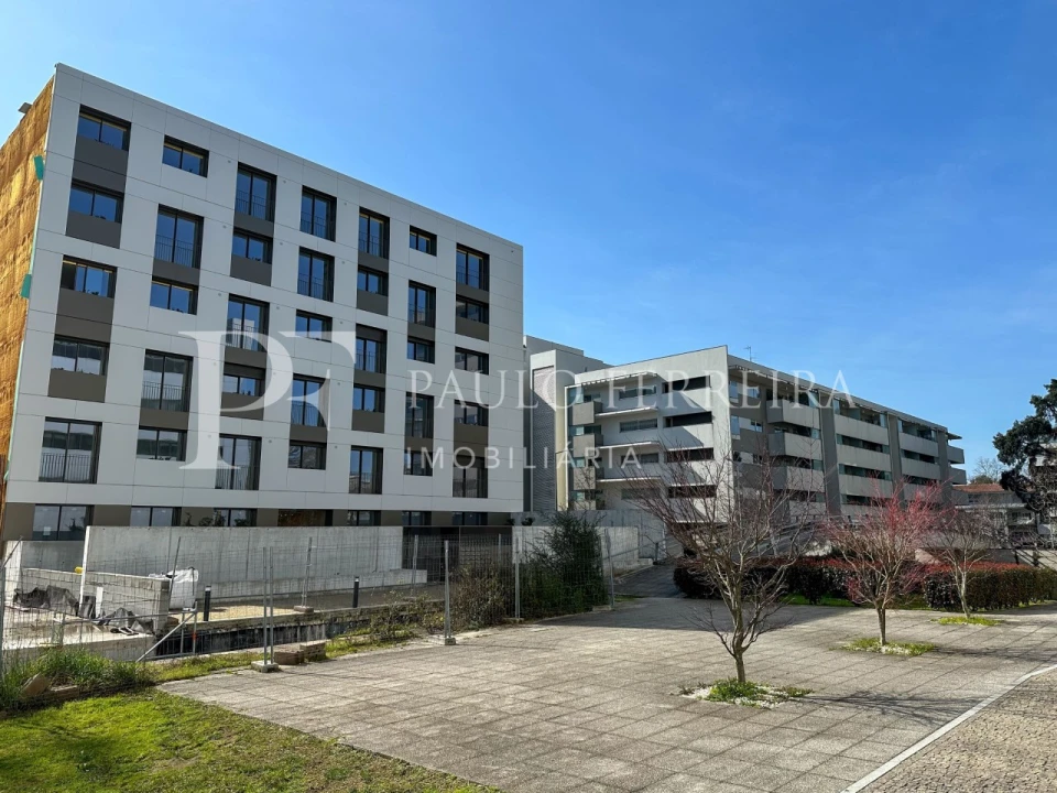 Apartamento T2 para Arrendamento em Antas e Abade de Vermoim Foto 3