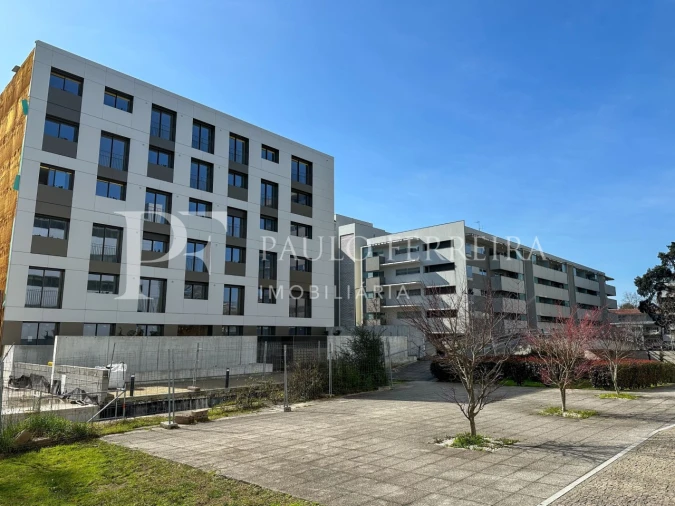 Apartamento T2 para Arrendamento em Antas e Abade de Vermoim Foto 3