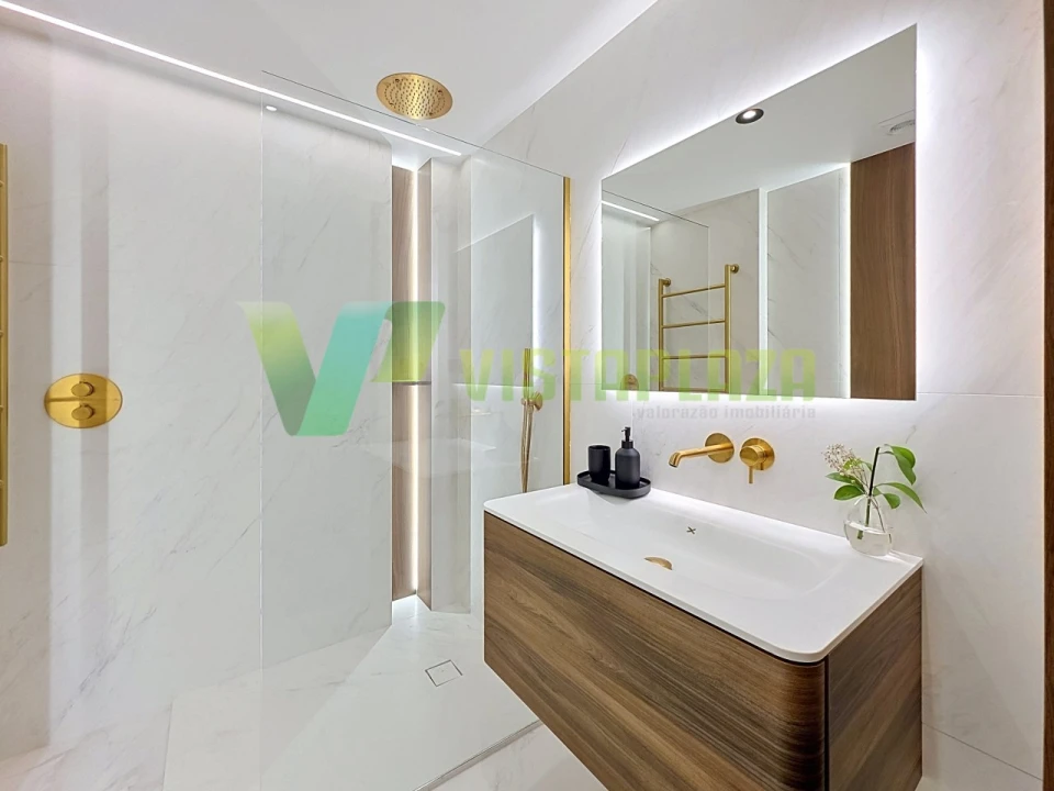 Apartamento T2 para Venda em Estômbar e Parchal Foto 35