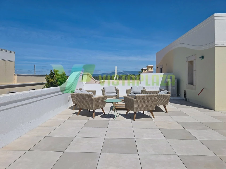 Apartamento T2 para Venda em Estômbar e Parchal Foto 42