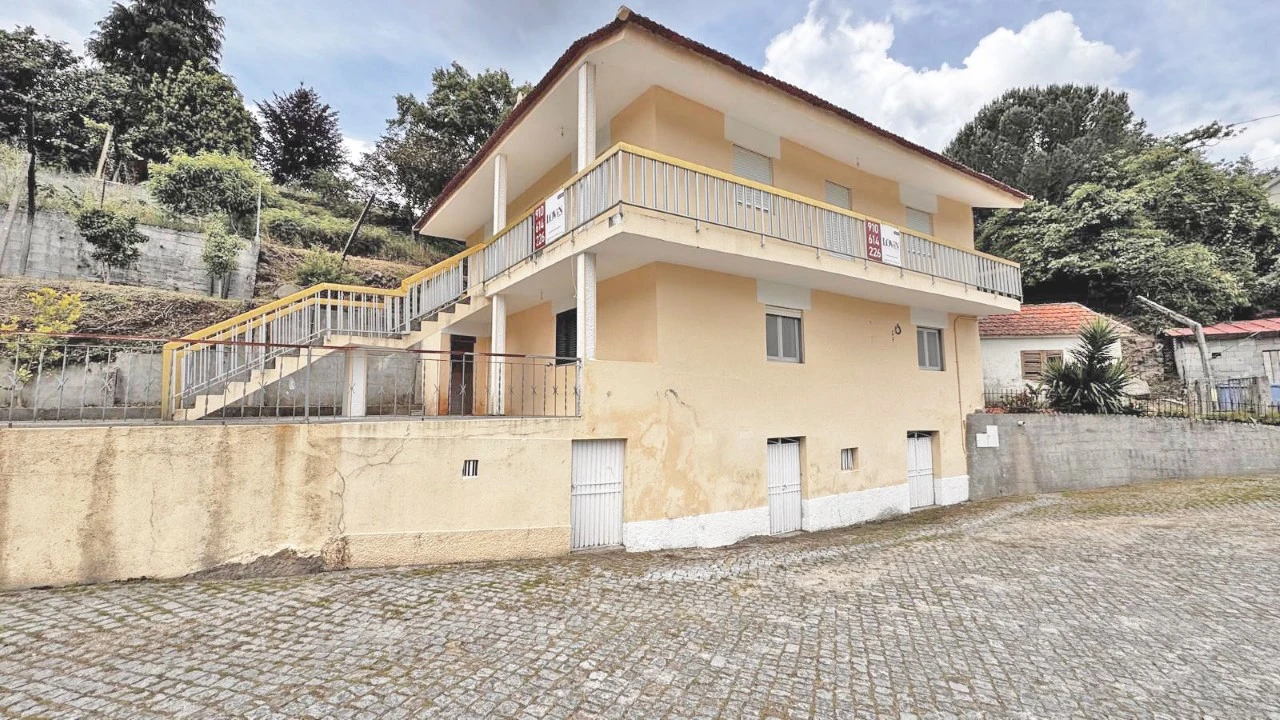Moradia T4 para Venda em Padronelo Foto 1